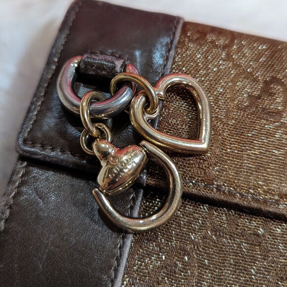 Gucci Hombre Shimmery Wallet with Charms - Picture 13 of 14